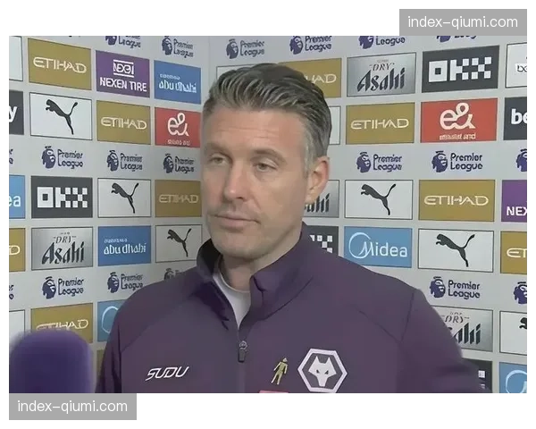 事件通讯：狼队球迷在客场看台高歌送别即将离任的功勋主帅。